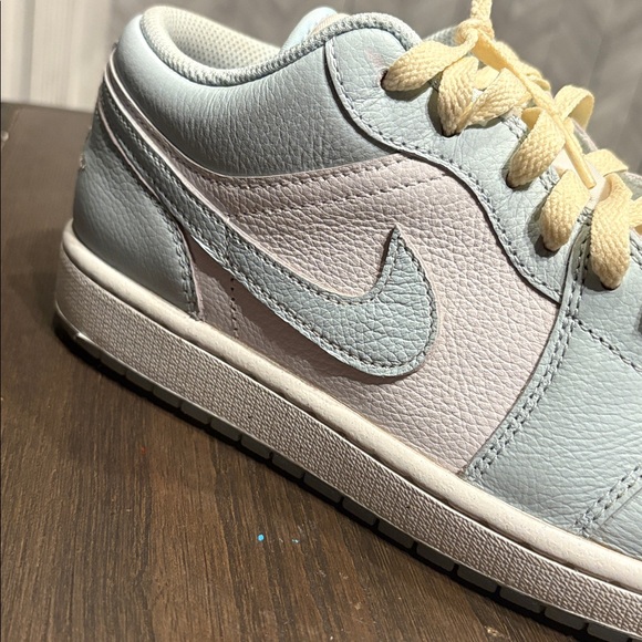 Nike Sky Blue and White Low-Top Sneakers - Picture 5 of 6